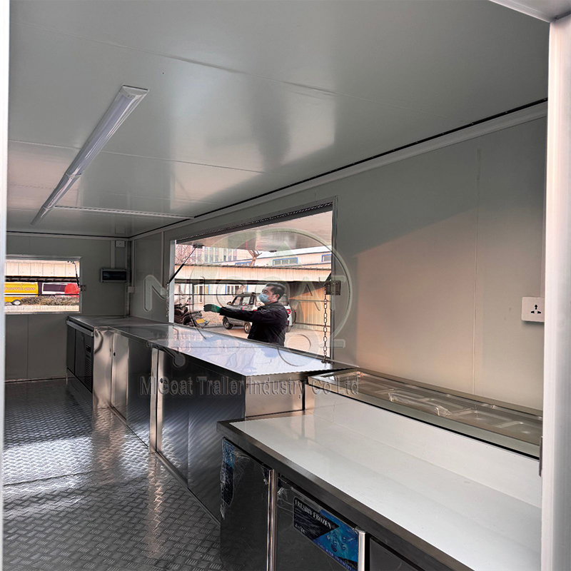 Black 2-Axle Commercial Food T - Commercial Kitchen Trailer recension och pris